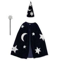 If your little one is always casting spells or mixing potions, this velvet cape, hat and wand set is an essential for any budding wizard. For parties or playtime, this Meri Meri set can inspire and delight. Wizard Core, Age Dreaming, Party Games Halloween, Pumpkin Carving Halloween, Kids Costume Ideas, Wizard Costume, Dress Box, Fantasy Party, 2020s Fashion