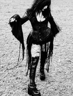 Goth Woman Aesthetic, Tradgoth Outfits, Trad Goth Outfit Ideas, Dark Goth Aesthetic, Black Goth Outfits, Goth Vibes, Hippy Goth, Goth Club Outfit, Trad Goth