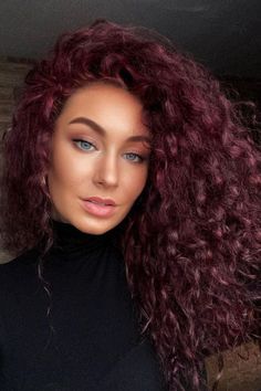 Pelo Color Borgoña, Red Hair Trends, Curly Hair Trends, Wine Red Hair, Natural Red Hair, Red Hair Inspo, Wine Hair