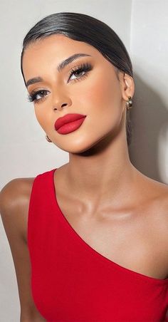 Dramatic Red Lip Makeup Look, Red Dress Outfit Makeup, Spanish Makeup Look Red Lips, Red Look Makeup, Makeup Look With Red Dress, Makeup Ideas With Red Dress, Makeup With Red Outfit, Red Lip Makeup Look Glam, Makeup For Red Dress Wedding