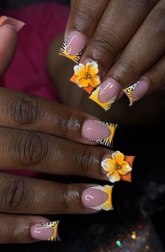 Short Acrylic Nails Designs Orange, Tropical Duck Nails, Cute Orange Nails Short, Orange Nail Ideas Acrylic, Orange Duck Nails, Orange Birthday Nails, Murakami Flower Nails, Red Duck Nails, Orange Nails Short