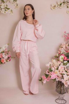 Pink Sweatpants Outfit, Light Pink Pants, Lazy Fashion, Pink Joggers, Cozy Accessories, Big Sweaters, Wide Leg Sweatpants, Soft Pink Color, Vintage Ribbon