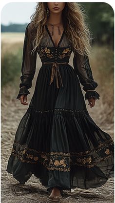 Western Victorian, Looks Hippie, Hipster Chic, Diy Chicken, Estilo Hippie, Vibrant Patterns, The Beauty Of Nature, School House, Fantasy Gowns