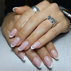 Neutral Almond Nails French Tip, French Tip Dip Nails Oval, French On Round Nails, Oval French Tips Nails, Modern French Tip Nails Oval, French Tip Round Nails Acrylics, French On Round Nails Shape, French Round Nails Design, French On Oval Nails