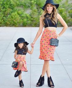 Sister Clothes, Mom Daughter Outfits, Mother Daughters, Mommy Daughter Outfits, Games For Moms, Daughter Fashion, Mother Daughter Fashion, Mother Daughter Matching Outfits