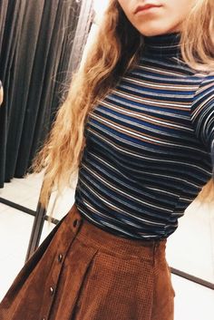 ♡ xoxo, Flavie  Pinterest: Tweedle Dum Camel Skirts, Brown Skirt, 90's Fashion, Audrey Hepburn, Looks Vintage, 70s Fashion