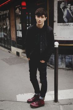 Doc Outfits, Skinhead Style, Indie Boy, Doc Martens Outfit, Look Grunge, Jeans Boots, Mens Designer Shoes, Jackets Men Fashion, Men Street