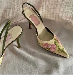 Product information: Lining material: PU Toe holder shape: Pointed Color: creamy-white Shoe Upper material: PU Size: 35,36,37,38,39 Wearing method: Sleeve/shoe cover Sole material: cloth sole Style: Retro Size: Packing list: High Heels*1Pair Dr Shoes, Elegant High Heels, Green Heels, Fancy Shoes, Shoe Inspo, Aesthetic Shoes, Swag Shoes, Shoe Covers, Mode Inspo