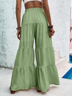 Unleash your inner free spirit with our Boho Ruffled Hem Wide Leg Pants! The flowy and comfortable design will keep you cool and stylish, while the ruffled hem adds a touch of bohemian charm. Perfect for any occasion, these pants will bring out your unique and adventurous side. 100% Polyester Brand Size Dress Bust Waist Hip XS 0-2 31-32.5'' 23-24'' 31-34" S 4--6 33-35'' 25-26'' 35-37" M 8--10 35-36'' 27-28'' 38-39" L 12--14 38-40'' 29-31'' 40-42" XL 14-16 40-42'' 33.5-36'' 44-46" 2XL 18-20 42-44 Beige Boho, Winter Knit Hats, Comfortable Design, Boot Accessories, Black Ruffle, Keep Your Cool, Winter Knits, Sunglass Frames, Free Spirit