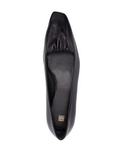 Find TOTÊME Square-toe Leather Ballerina Shoes on Editorialist. black calf leather ruched detailing branded insole square toe slip-on style flat sole Conscious: We've partnered with Good On You – an ethical agency that rates how sustainably brands perform. This item comes from a brand that performs well in relation to their impact on people, which ensures good working conditions in the supply chain. Chanel Event, Chanel Mini Flap Bag, Chic Flats, Chanel Mini, Light Weight Shoes, Black Ballet Flats, Ballerina Shoes, Katie Holmes, Gold Heels