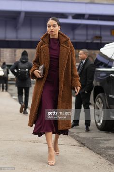 Autumn Color Outfits, Winter Fashion Black Women, Fashion Black Women, Winter Mode Outfits, Shanina Shaik, Older Women Fashion, Women Fashion Edgy, Trending Fashion, Black Women Fashion