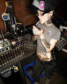 Women Welder, Welding Hoods, Pin Up Girl Tattoo, Sepeda Motor, Machine Shop, Body Modifications, Welding Projects, Working Woman, Body Mods