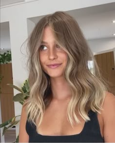 Blind Hair Color Ideas, Muddy Blonde Hair, Aspen Ovard Hair, Bronde Haircolor Medium Hair, Lived In Brunette Balayage Short Hair, 90s Hair Styles Women, Balyage Blonde Brown Medium Length, Dirty Blonde Fall Hair, Light Brown Hair With Blonde Face Frame