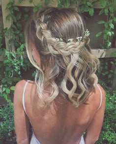 Braided Crown Hairstyles, Braids For Medium Length Hair, Hairstyles Aesthetic, Prom Hairstyles For Short Hair, Romantic Hairstyles, Dance Hairstyles, Penteado Cabelo Curto, Hoco Hair, Prom Hairstyles