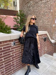 Velvet Midi Skirt Elastic Waist Black Velvet Skirt Outfit, Velvet Skirt Outfit, Velvet Midi Skirt, Black Velvet Skirt, Velvet Skirt, The Velvet, Skirt Outfit, Bottom Clothes, Fast Fashion