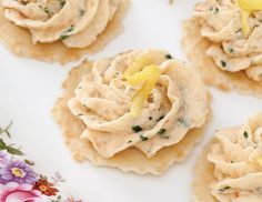 small crackers with food on them sitting on a plate