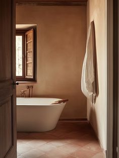 Terra Cotta Tile Bathroom Inspiration Earthen Bathroom, Terracotta Floor Bathroom, Terracotta Tiles Bathroom, Earthy Tiles, Earthy Bathroom Ideas