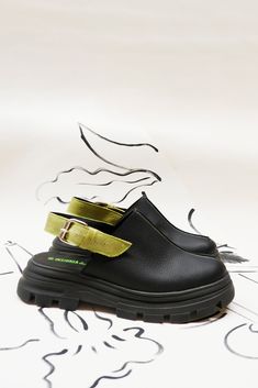 The Jungla Clog - Black Comfortable Shoe Outfits, 2025 Shoes Trends Women, Fashion Rebranding, European Footwear, Artistic Shoes, Copenhagen Design, Funky Shoes, Color Making, Platform Clogs