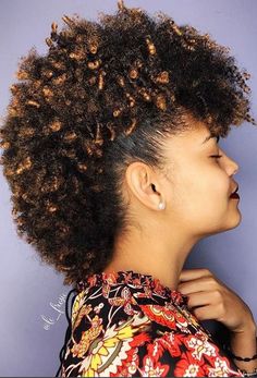 Cute and Curly Mohawks   - 23 Mohawk Hairstyles For When You Need To Channel Your Inner Rockstar Mowhak Hairstyle, Birthday Hairstyles For Black Women, Faux Mohawk, Curly Mohawk Hairstyles, Black Womens Fashion, African Braids Hairstyles Pictures, Retro Curls, Curly Mohawk