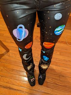 Hand painted pants. Out space theme with planets and stars. Original design and hand painted by me! Coldplay Outfit, Hand Painted Pants, Painted Pants, Space Pants, Paint Clothes, Out Space, Painted Clothes Diy, Planets And Stars, Upcycle Clothes Diy