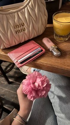 Gossip Girls, Handbag Essentials, Story Ideas Pictures, Everything Pink, Girls Life, Feminine Energy