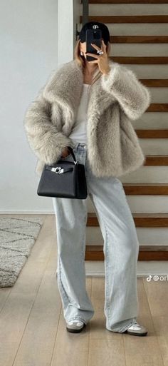 Gray Faux Fur Coat Outfit, Easy Cold Weather Outfits, Glamour Winter Outfit, Beige Fur Jacket Outfit, Black Fur Vest Outfit Winter, Fur Jacket Outfit Aesthetic, Cream Fur Coat Outfit, Snood Outfit, White Fluffy Jacket Outfit