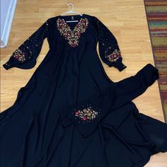 Perfect Condition And Beautiful Material Black Long Sleeve Abaya For Fall, Traditional Black Dress For Fall, Formal Fitted Black Abaya, Party Black Long Sleeve Abaya, Fitted Traditional Black Abaya, Black Long Sleeve Party Abaya, Black Long Sleeve Abaya For Evening, Elegant Fitted Black Abaya, Black Embroidered Abaya For Wedding