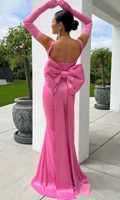 Dinner Gowns With Gloves, Light Pink Elegant Dress, Elegant Dress Black Women, Dress With Big Bow On Back, Dresses With Bows In The Back, Bows On Dresses, Ball Gown With Gloves, Pretty In Pink Outfits, Pink Dinner Dress