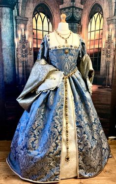 Tudor Clothing, Tudor Gown, Historical Outfits, Tudor Period, Tudor Dress, Historical Gowns, Tudor Fashion, Tudor Costumes, Tudor Era