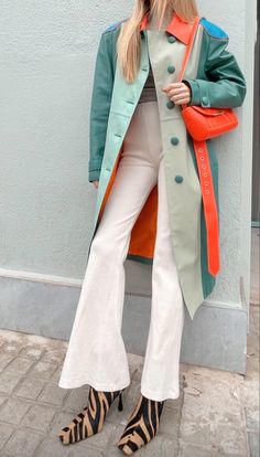 Colorful Coat Outfit, Fun Professional Outfits, Closet Ideas, Outfits Fashion, Looks Style, Mode Inspiration, Look Fashion