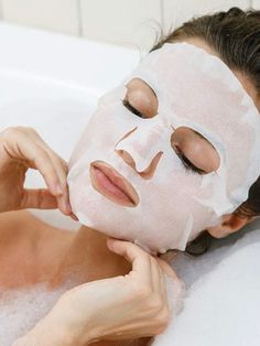 Collagen essence face masks hydrate dermal set. Set of 16 pieces. Easy to use. To dry, greasy and mixed skin. Hydrate, calming, anti-inflammatory, repairing, clarifying, moisturizing, firming, reviving, nourish and soothes your skin. Wonderful and beautiful results. To use in your face. Sulfate free. Oil free. Paraben free. 100% natural sheet. Long lasting hydration. Silky soft and excellent adhesion sheet. 15-20 minutes application. Mixed Skin, Korean Face Mask, Turmeric Face Mask, Home Spa Treatments, Face Sheet Mask, Facial Sheet Mask, Face Facial, Skin Therapy, In Your Face