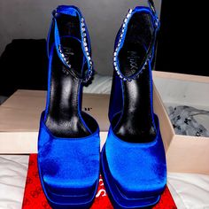 Beautiful Bright Royal Blue Chunky Heel Never Worn Size 10 Shoes Blue Platform Heels In Synthetic Material, Blue Platform Heels For Night Out, Glamorous Blue Evening Heels, Blue Closed Toe Heels For Evening, Glamorous Blue Heels With Round Toe, Glamorous Blue Round Toe Heels, Formal Blue Platform Heels, Blue Synthetic Heels For Evening, Blue Synthetic Evening Heels