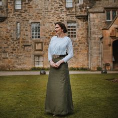 Transport yourself to the timeless elegance of the early 20th century with exquisite linen skirt, inspired by the grace and sophistication of the Edwardian era. Crafted with high-quality linen, this skirt boasts a high waist design, perfect for capturing the vintage charm of the 1910s fashion.  Whether you're strolling through a garden party or attending a Downton Abbey-inspired soirée, our Edwardian-inspired skirt promises to elevate your look with its retro allure. Channel the spirit of the Gi Fitted Vintage Skirt With Historical Design, 1910s Fashion Women, Modern Edwardian Fashion, 1918 Fashion, Edwardian Era Fashion, Downton Abbey Fashion, 1910s Fashion, 1900s Fashion, The Edwardian Era