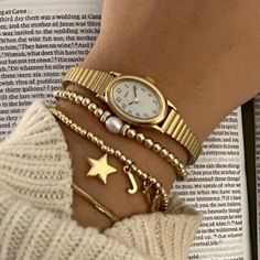 Bracelet Stacks, Gold Girl, Wrist Jewelry, Dope Jewelry, Classy Jewelry, Jewelry Essentials, Jewelry Lookbook