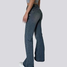 Stay ahead of the modern curve with our 2023 Spring-Summer Collection's medium wash vintage straight jeans! These mid-waist jeans feature a timeless zipper and button closure. bringing a touch of vintage class and modern elegance to your wardrobe.Why This Jeans Is a Must-HaveThis denim will be your go-to piece no matter the occasion. It's an exquisite blend of classic and contemporary. a harmony of vintage allure and today's spirited fashion pulse. It's designed for those who love fashion as an Summer Wide Leg Jeans With Button Zip Fly, Retro Washed Straight Leg Bottoms, Retro Straight Leg Washed Bottoms, Trendy High Rise Jeans With Button Zip Fly, Trendy High-rise Jeans With Button Zip Fly, Trendy High Rise Jeans, Trendy Medium Wash Flare Jeans With Button Zip Fly, Straight Denim Blue Washed Bottoms, Straight Washed Denim Blue Bottoms