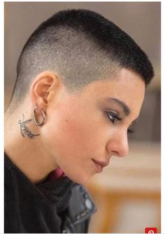 Shaved Haircut, Fade Haircut Women, Buzz Haircut, Buzz Cut Women, Shaved Hair Women, Buzz Cut Hairstyles, Flat Top Haircut, Shaved Hair Cuts, Shaved Head Women