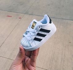 Nike Kids Shoes, Baby Shoes Diy, Baby Mode, Baby Rosa, Adidas Shoes Women, Baby Boy Shoes, Baby Boy Fashion, Trendy Baby