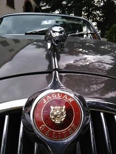 an emblem on the front of a vintage car