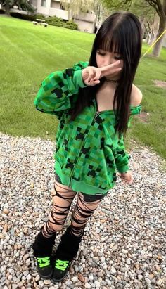 Creeper Hoodie Outfit, Panda Inspired Outfit, Green Alternative Outfit, Easy Access Outfit, Alt Outfits Ideas, Creeper Makeup, Alt School Outfits, Creeper Outfits, Creeper Jacket