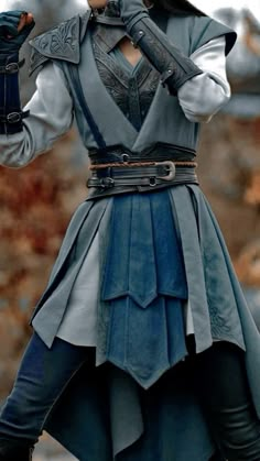 Medieval Clothing Reference, Fantasy World Clothes, Fantasy Clothing Inspiration, Dune Inspired Fashion, Fantasy Clothing Aesthetic, Fantasy Traveler Outfit, Dnd Costume, Rpg Clothes, Dnd Cosplay