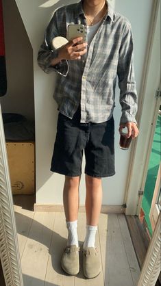 Short Guys Aesthetic, Guys Fashion Aesthetic Summer, Beach Mens Outfits, Vintage Mens Summer Fashion, Short Guy Style Mens Fashion, Outfit For Short Men Fashion Ideas, Men’s Jorts Fashion, Masc Shorts Outfit, Guy Flannel Outfits Aesthetic