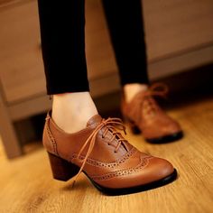 Retro Womens Ladies Brogue Lace Up Low Thick Heel Oxfords Retro Dress Shoes Oxford Pumps, Mid Heel Shoes, Oxford Heels, Elegante Casual, Brown Shoes, Unique Shoes, Retro Women, Jane Shoes, Shoes Pumps