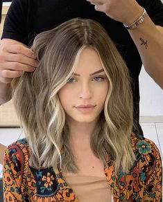 Level 6 Hair With Money Piece, Brunette With Blonde Money Piece Bangs, Light Brown Bob With Money Piece, Money Piece Hair Light Brown, Blonde Balayage On Light Brown Hair With Money Piece, Subtle Money Piece Balayage, Dishwasher Blonde Hair, Blond Shoulder Length Hair, Curtain Bangs Money Piece