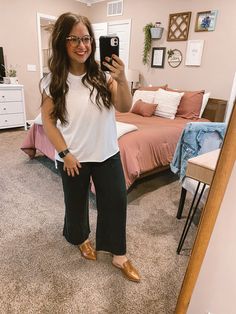 Substitute Teacher Outfits, Teacher Appropriate Outfits, Summer Work Outfits Office Casual, Summer Work Outfits Office, Plaid Shirt Outfits, Spring Teacher Outfits, Casual Outfits Plus Size, Linen Pants Outfit