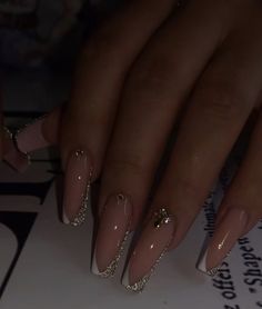 Nails For Red Prom Dress, Nails For Prom Black Dress, Prom Nails Black Dress, Nails For Red Dress Ideas, Classy Bridesmaid Nails, Elegant Acrylic Nails, Christmas Nails Black, Christmas Nails Glitter, Nye Nails