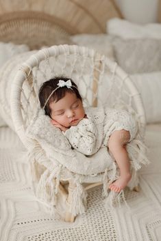 Newborn Shoot Props, Soft Natural Style, Skin Retouching Photoshop, Macrame Chair, Foto Newborn, Retouching Photoshop, Newborn Photography Poses, Newborn Studio, Newborn Baby Photoshoot