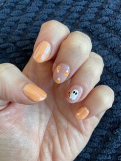 Orange chrome, candy corn and ghost! Candy Corn Nails Short, Ghost Chrome Nails, Candy Corn Halloween Nails, Cute November Nail Ideas, Cute Fall Nail Inspo Short, Chrome Ghost Nails, Pastel Fall Nails, Candy Corn Nail Art, Halloween Nails Candy Corn