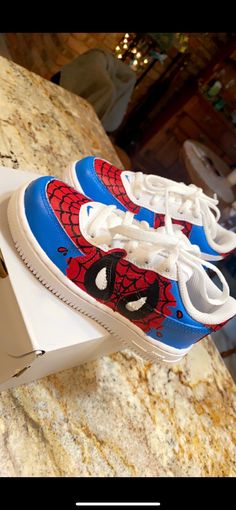 Handpainted, made to order. Spider-Man lovers Spider Man Bapesta, Spider Man Items, Spider Man Stuff, Spiderman Lamp, Spider Shoes, Spiderman Shoes, Spiderman Car, Best Sandals For Men, Marvel Shoes