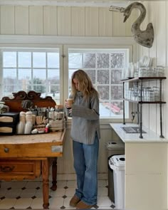 winter outfit, uggs, jeans, sweater, aesthetic, josefine vogt Josefine Vogt, Uggs Outfit, Fall Fits, Winter Fits, Scandi Style, Brown Aesthetic, Winter Aesthetic, Fall Winter Outfits