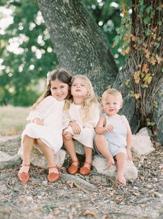 Maly Family Session - elleboonephotography.com Tea Party Pictures, Fall Photoshoot Family, Brothers Photography, Wildflower Photo, Sister Photography, Photoshoot Family, Sibling Photography, Photography Career